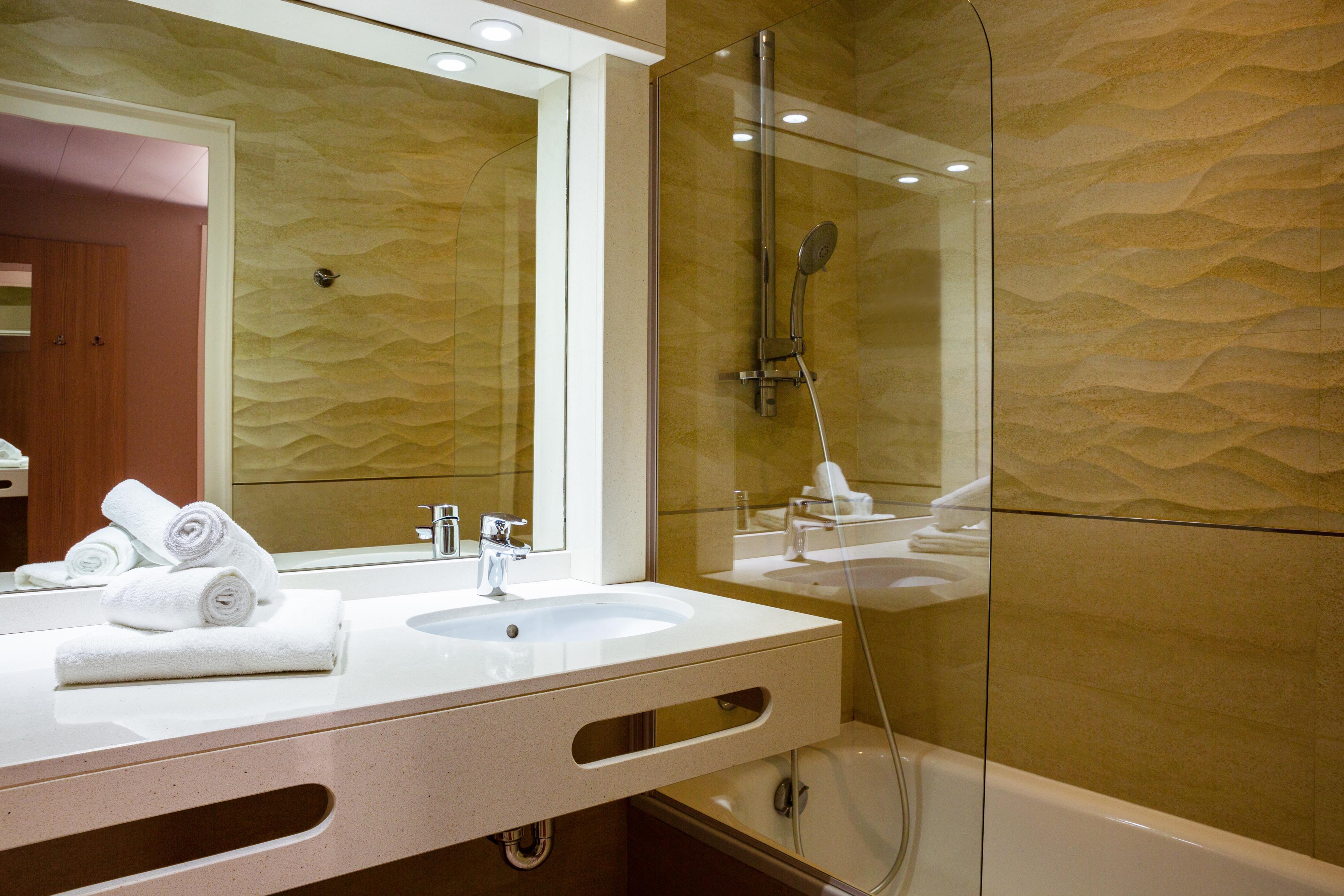 Hotel Les Trois Roses, Meylan Grenoble Exterior photo